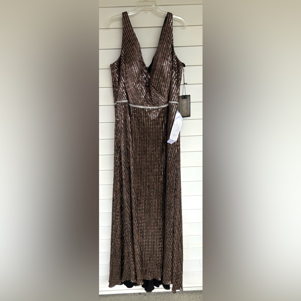 NWT Mac Duggal Copper Full Beaded V Neck Evening Gown 22W Prom Formal NEW - Picture 10 of 10